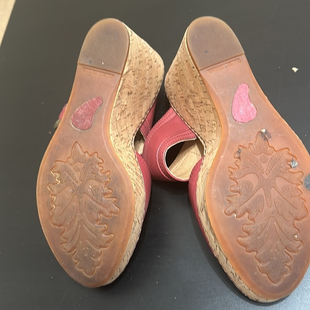 Adorable! Burgundy and cork. Leather Born Platform Sandals. Size 10 - Picture 5 of 10